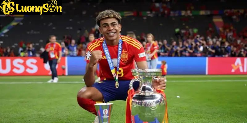 Yamal ghi nhiều bàn và kiến tạo, vượt xa thành tích của Ronaldo thời trẻ